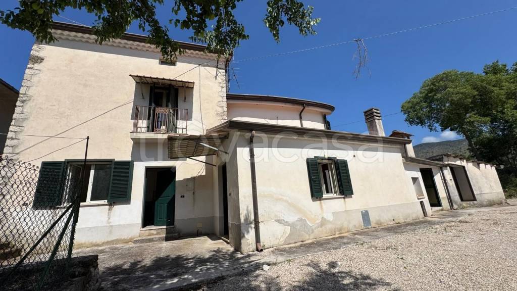 casa indipendente in vendita a Roccasecca in zona Stazione
