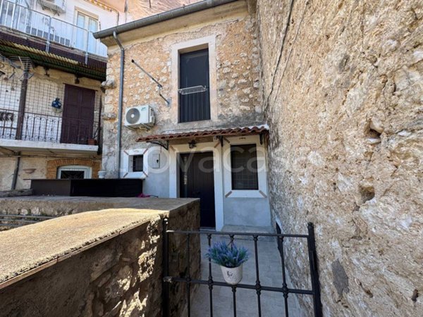 casa indipendente in vendita a Roccasecca in zona Castello