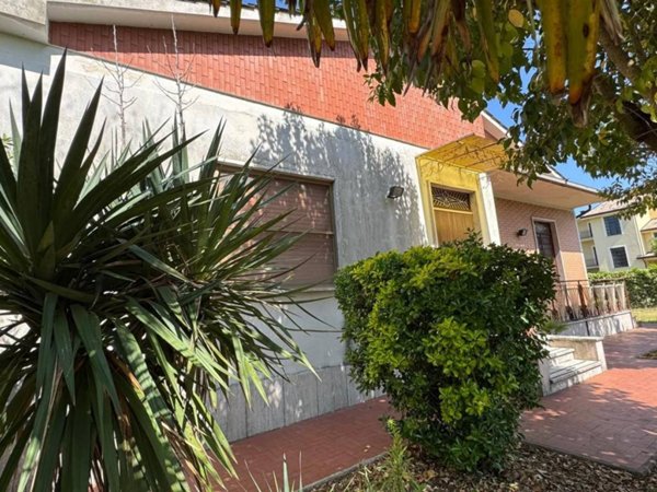 casa indipendente in vendita a Roccasecca in zona Stazione