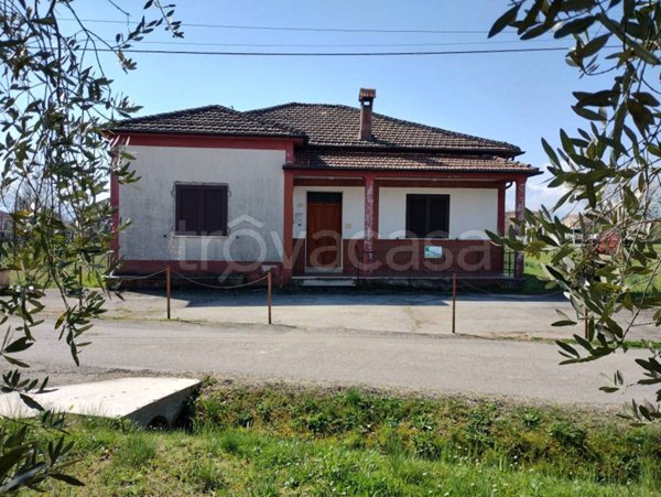 casa indipendente in vendita a Roccasecca in zona Stazione