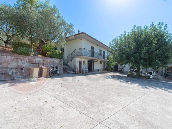 casa indipendente in vendita a Roccasecca in zona Stazione