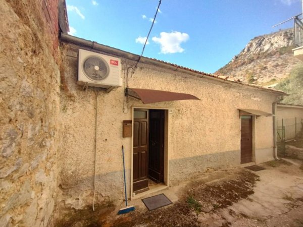 casa indipendente in vendita a Roccasecca in zona Castello