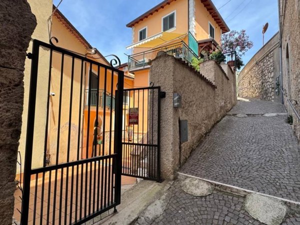 casa indipendente in vendita a Roccasecca in zona Castello