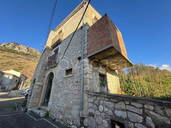 casa indipendente in vendita a Roccasecca in zona Castello