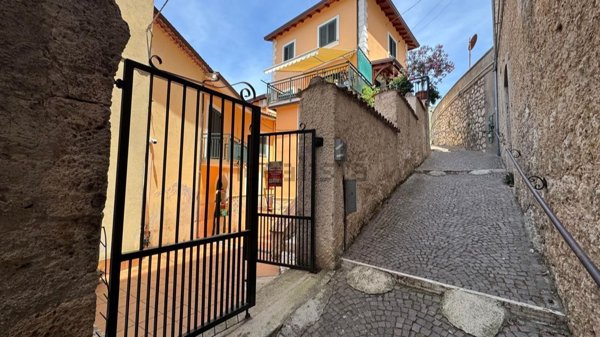 casa semindipendente in vendita a Roccasecca in zona Castello