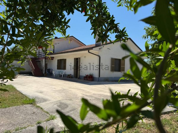 casa semindipendente in vendita a Roccasecca in zona Stazione