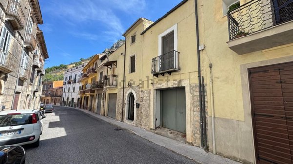 appartamento in vendita a Roccasecca in zona Castello