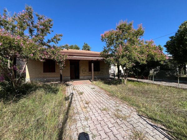 casa indipendente in vendita a Roccasecca in zona Stazione