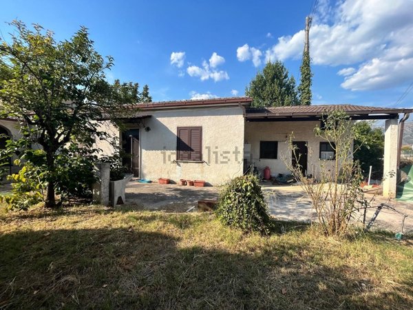 casa indipendente in vendita a Roccasecca in zona Stazione