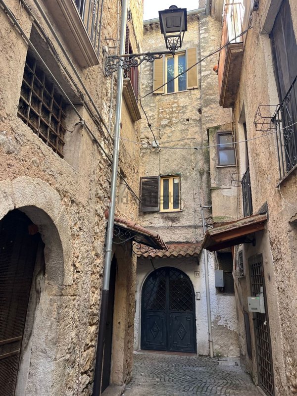 appartamento in vendita a Roccasecca in zona Castello