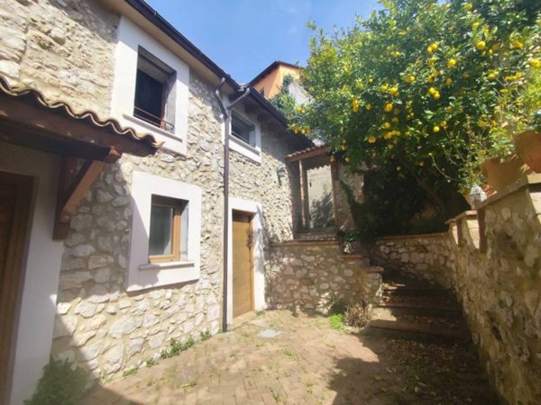 casa indipendente in vendita a Roccasecca in zona Castello
