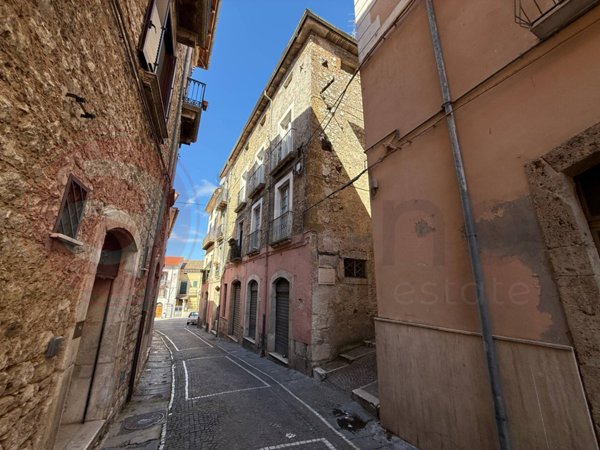 appartamento in vendita a Roccasecca in zona Castello
