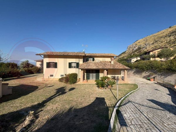 casa indipendente in vendita a Roccasecca in zona Castello