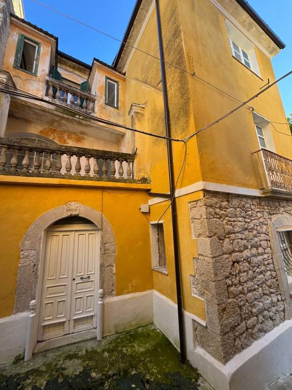 casa indipendente in vendita a Roccasecca in zona Castello