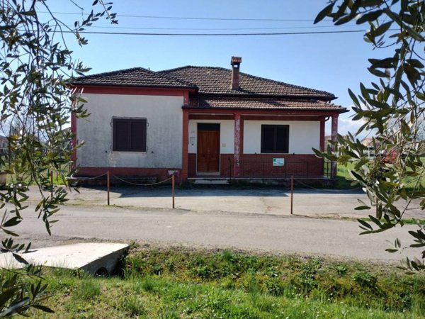 casa indipendente in vendita a Roccasecca in zona Stazione