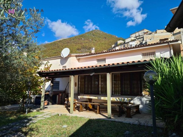 casa indipendente in vendita a San Donato Val di Comino