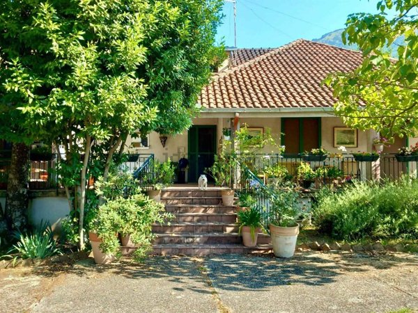 casa indipendente in vendita a San Donato Val di Comino