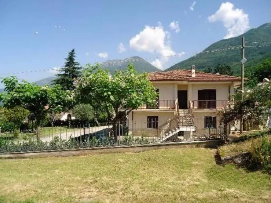 casa indipendente in vendita a San Donato Val di Comino