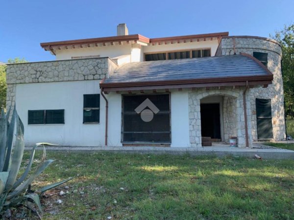 casa indipendente in vendita a San Donato Val di Comino