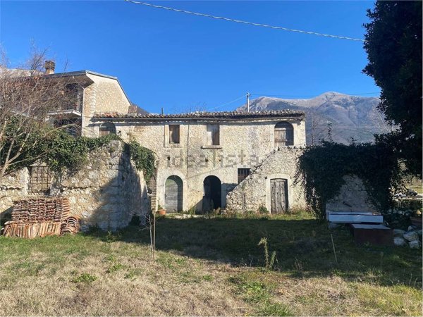 quadrivano in vendita a San Donato Val di Comino