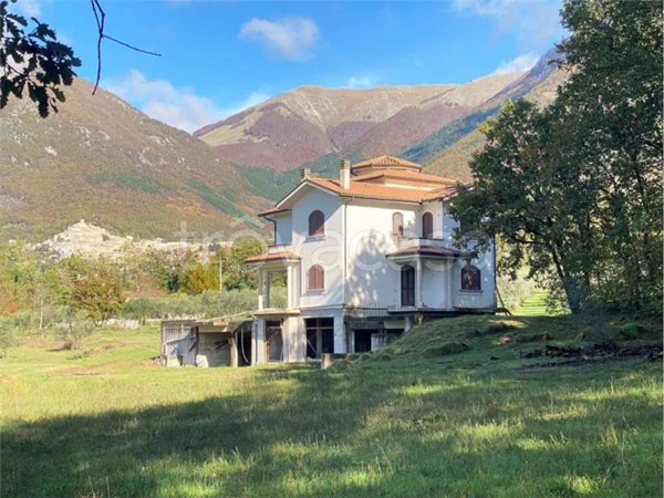 casa indipendente in vendita a San Donato Val di Comino