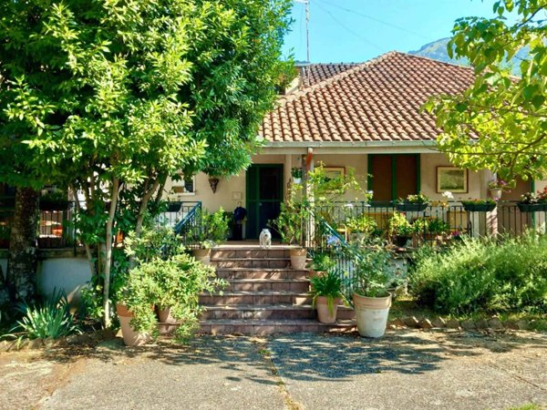 casa indipendente in vendita a San Donato Val di Comino