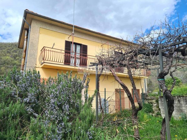casa indipendente in vendita a San Donato Val di Comino
