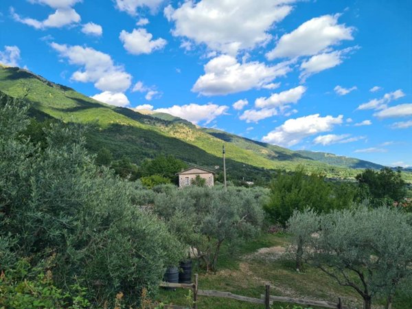 casa indipendente in vendita a San Donato Val di Comino