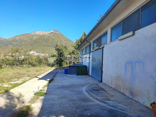 locale commerciale in vendita a San Donato Val di Comino