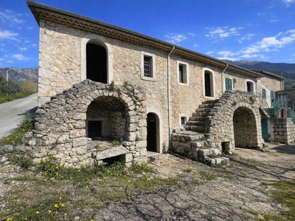 casa indipendente in vendita a San Donato Val di Comino