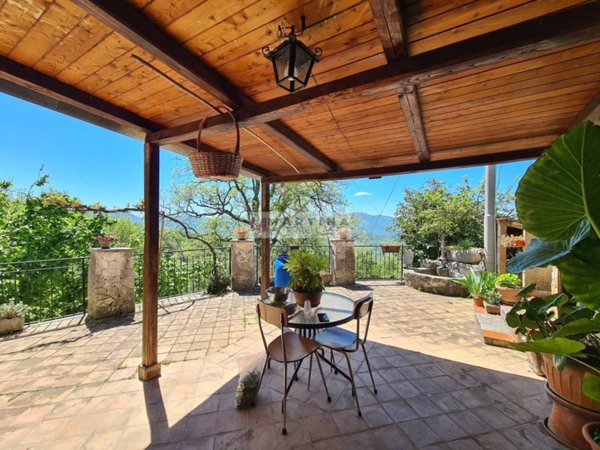 casa indipendente in vendita a San Donato Val di Comino