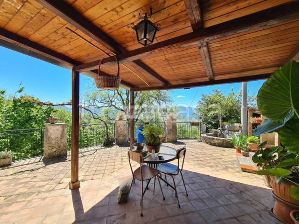 casa indipendente in vendita a San Donato Val di Comino