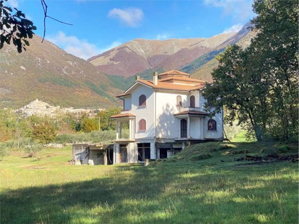 casa indipendente in vendita a San Donato Val di Comino