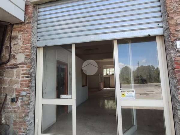 locale commerciale in vendita a San Giorgio a Liri