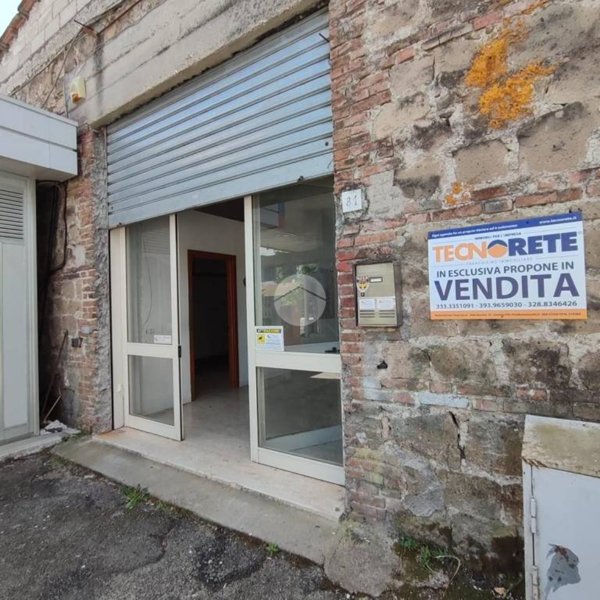 locale commerciale in vendita a San Giorgio a Liri