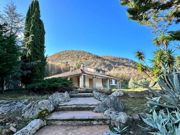 casa indipendente in vendita a San Giorgio a Liri