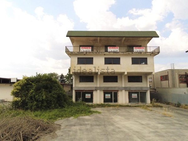 locale commerciale in vendita a San Giorgio a Liri