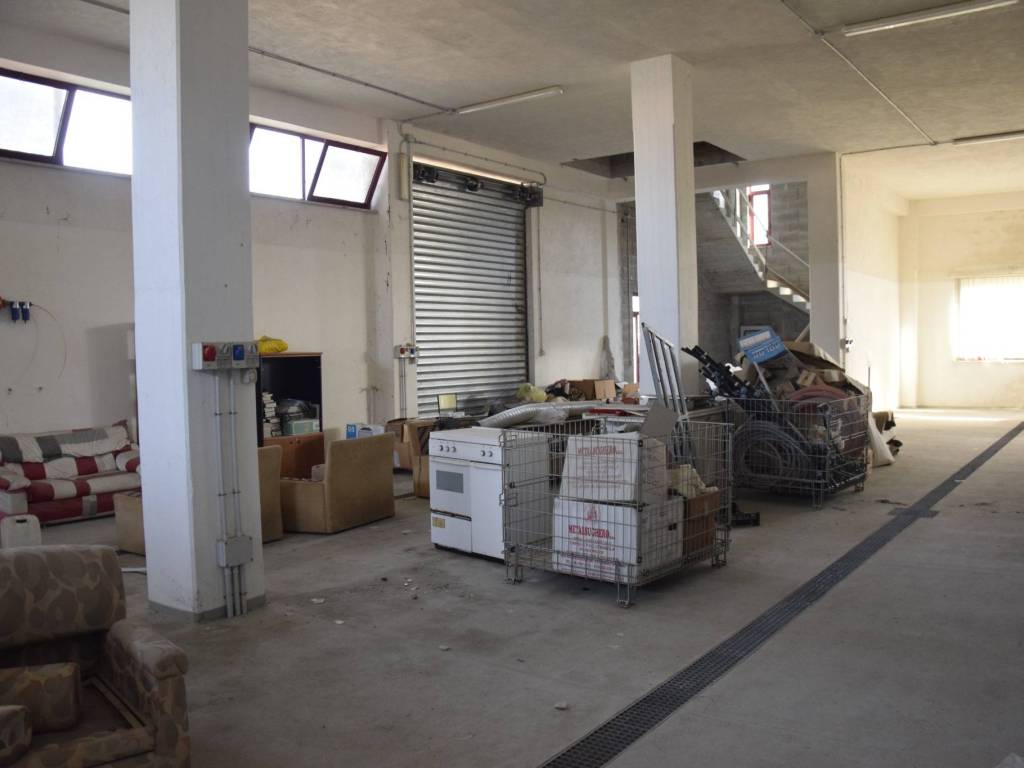 locale commerciale in vendita a San Giorgio a Liri