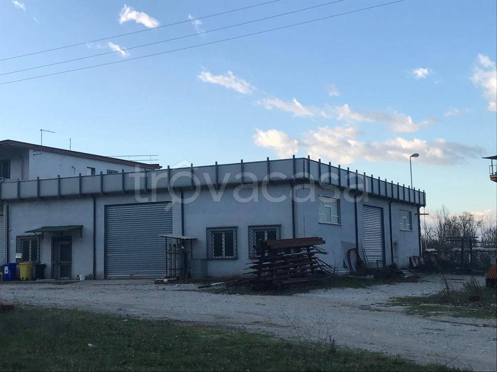 locale commerciale in vendita a San Giorgio a Liri