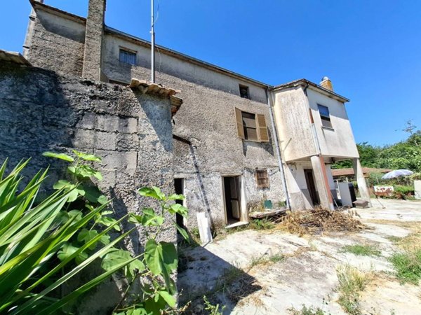 casa indipendente in vendita a San Giorgio a Liri