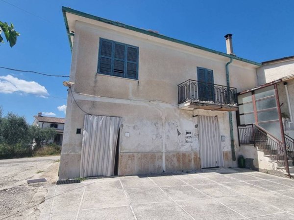 casa indipendente in vendita a San Giovanni Incarico
