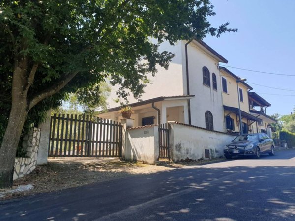 casa indipendente in vendita a San Giovanni Incarico