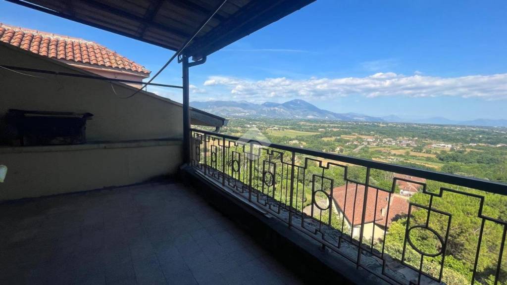 casa indipendente in vendita a San Giovanni Incarico