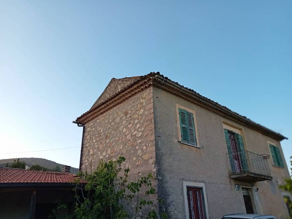 casa indipendente in vendita a San Giovanni Incarico