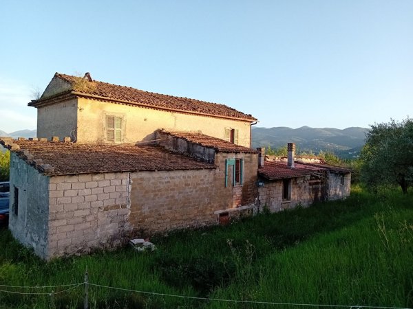 casa indipendente in vendita a San Giovanni Incarico