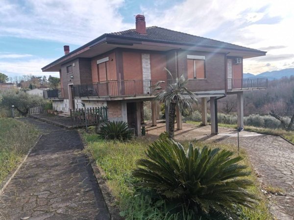 casa indipendente in vendita a San Giovanni Incarico