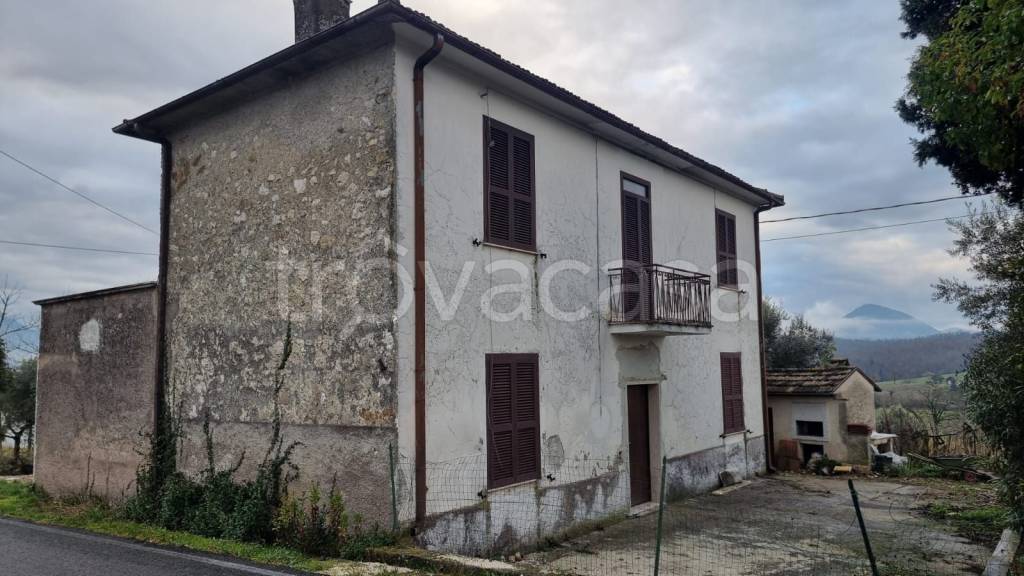 casa indipendente in vendita a San Giovanni Incarico