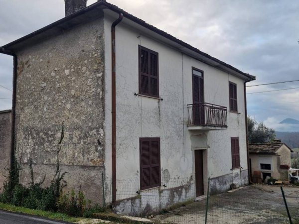 casa indipendente in vendita a San Giovanni Incarico