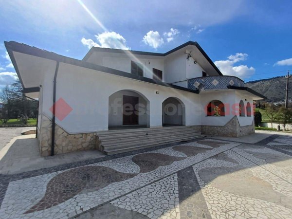 casa indipendente in vendita a San Giovanni Incarico