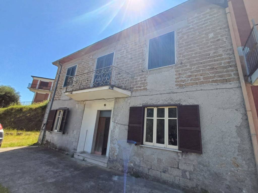 casa indipendente in vendita a San Giovanni Incarico